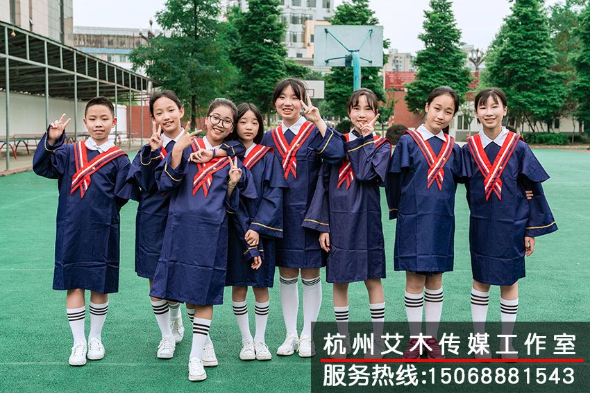 統(tǒng)一服裝的自由組合的集體照拍攝