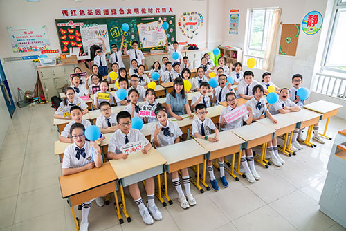 小學(xué)生畢業(yè)季集體照拍攝