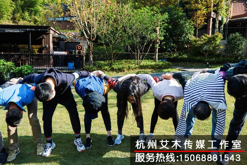 團(tuán)隊成員戶外訓(xùn)練基地集體活動拍攝